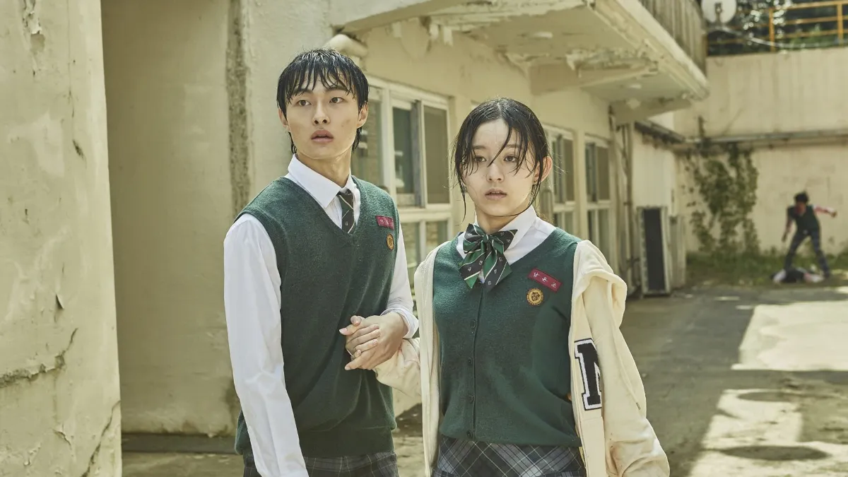 all-of-us-are-dead-tv-series-park-ji-hu-and-yoon-chan-young