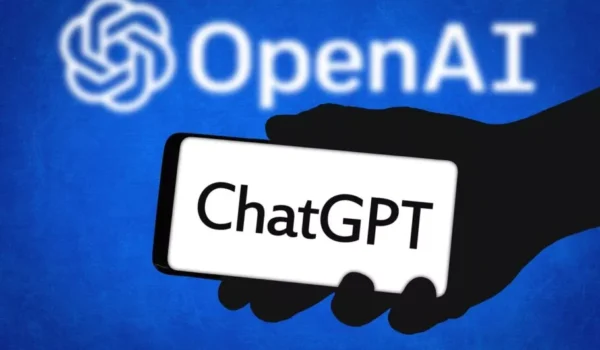 واجهة رقمية مستقبلية تُظهر ChatGPT Plus يُقدّم مجاناً في الإمارات مع علم الإمارات في الخلفية